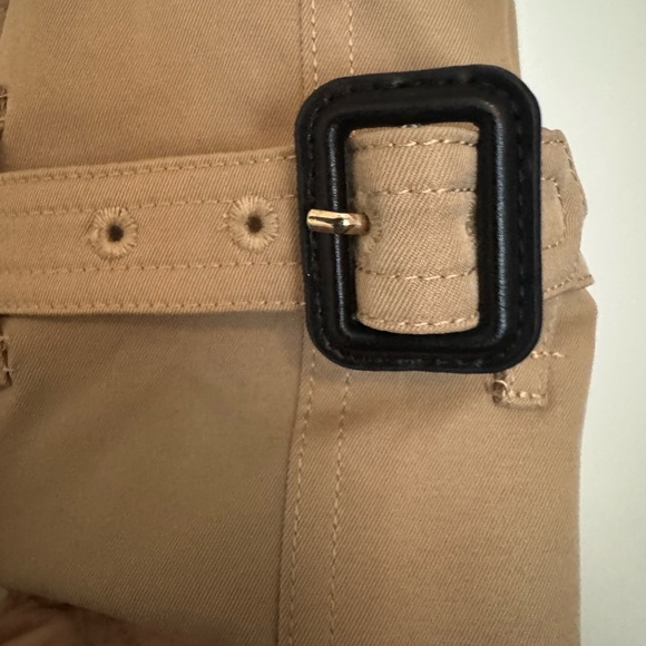 Vintage Burberry Double-Breasted Tan Trench Coat! - Picture 3 of 8